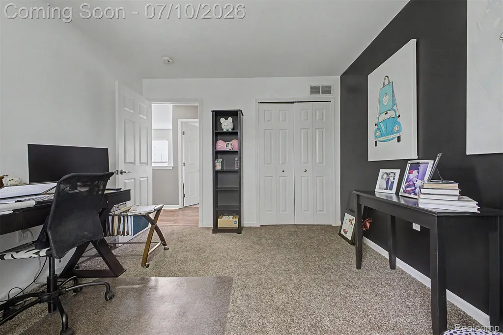 33480 Birchlawn Westland City MI 48185