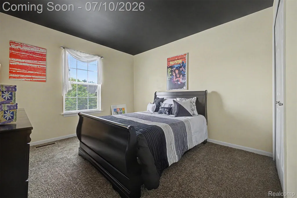 33480 Birchlawn Westland City MI 48185