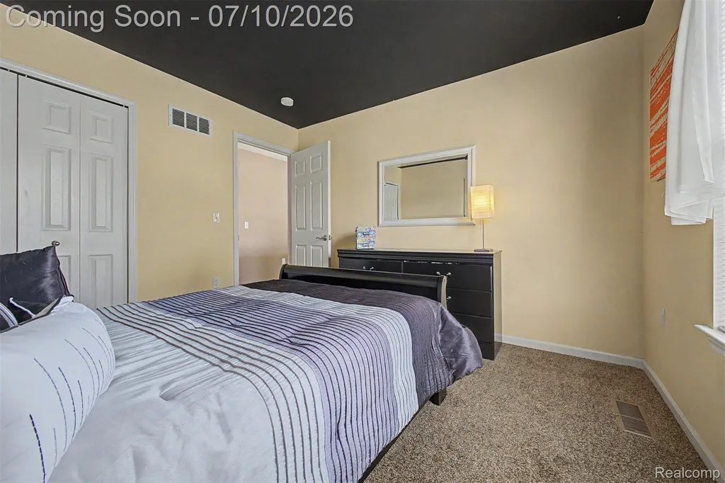 33480 Birchlawn Westland City MI 48185