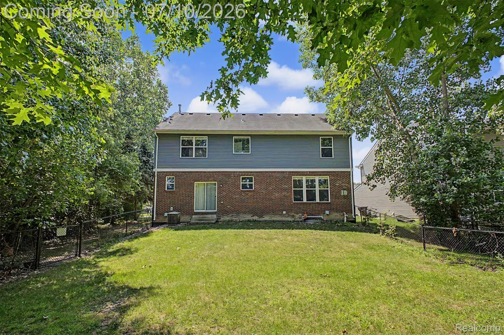33480 Birchlawn Westland City MI 48185