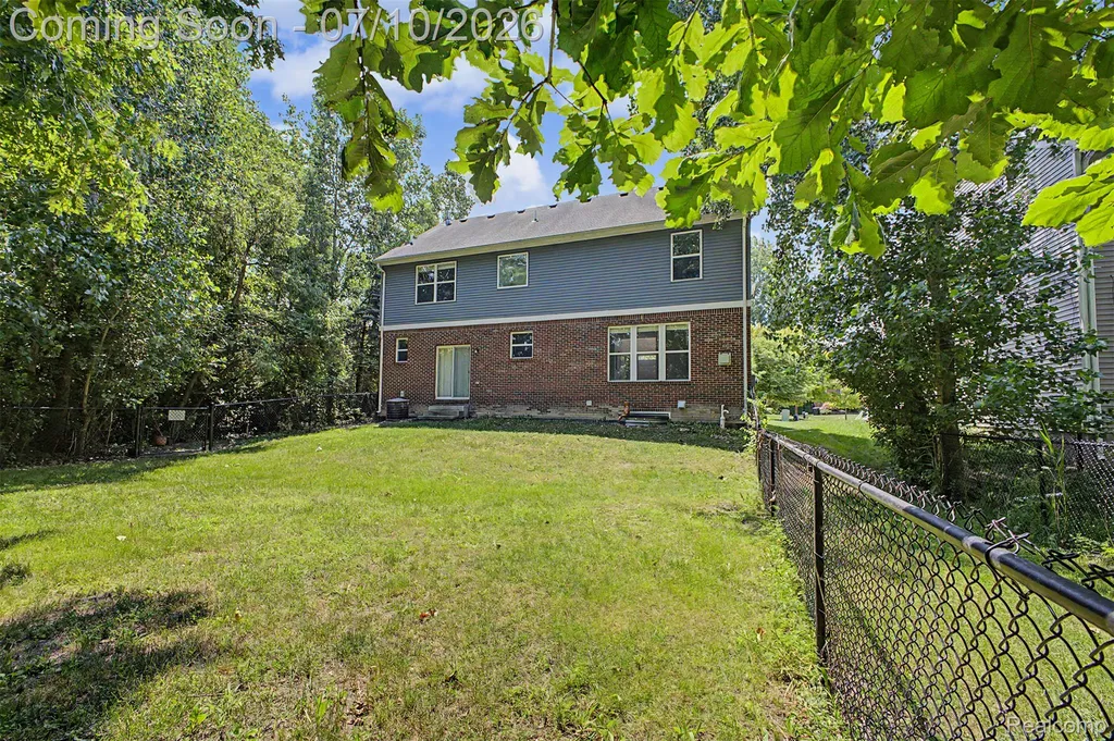 33480 Birchlawn Westland City MI 48185