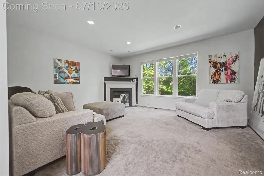 33480 Birchlawn Westland City MI 48185