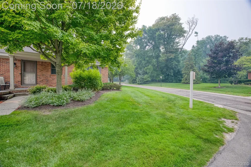 7482 Sheffield West Bloomfield Charter Township MI 48322