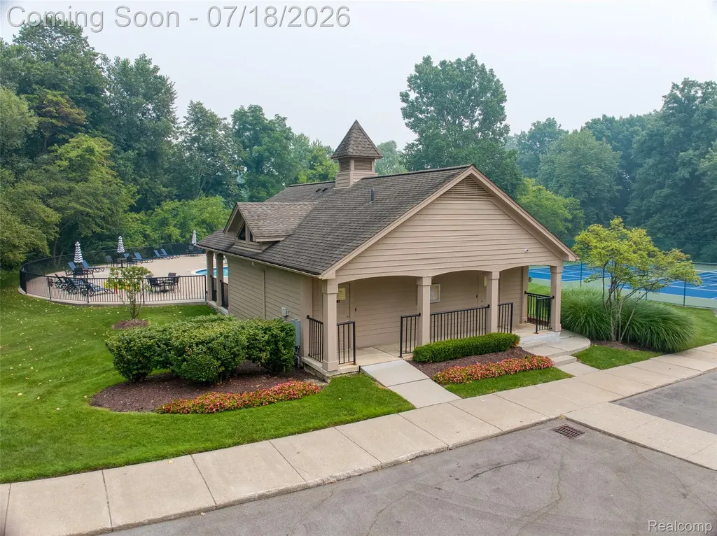 7482 Sheffield West Bloomfield Charter Township MI 48322