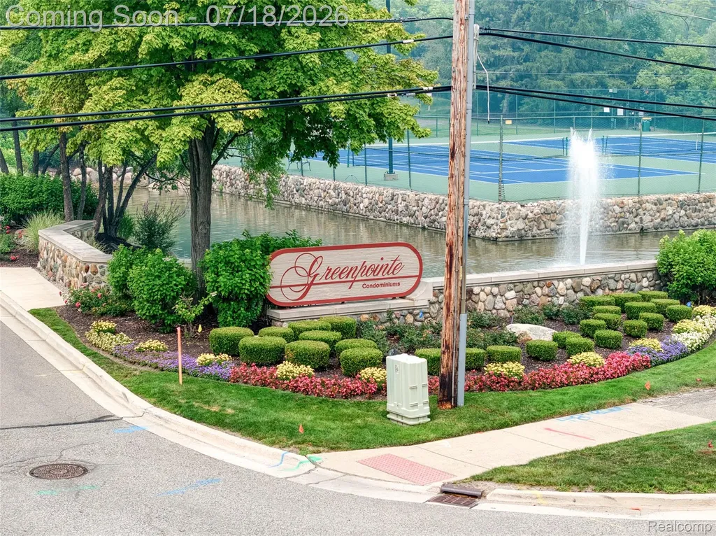 7482 Sheffield West Bloomfield Charter Township MI 48322