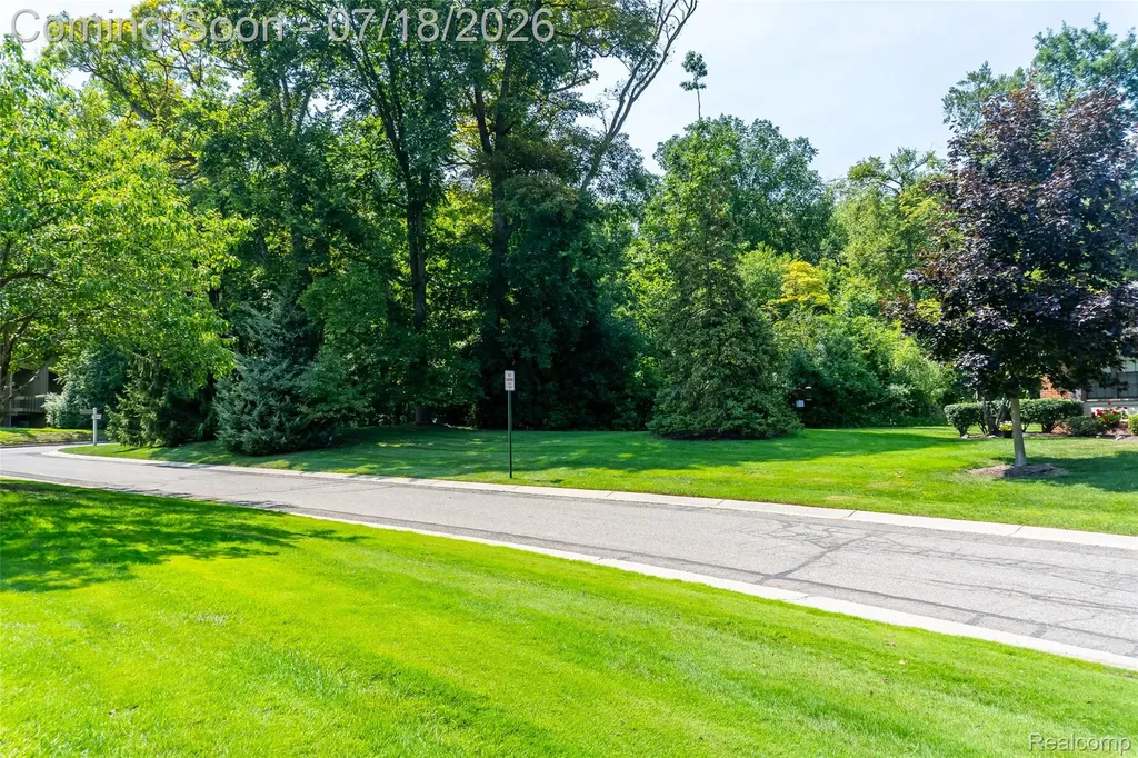 7482 Sheffield West Bloomfield Charter Township MI 48322