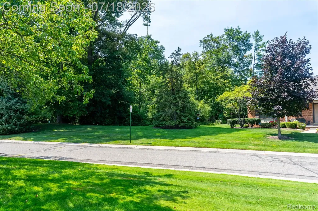 7482 Sheffield West Bloomfield Charter Township MI 48322