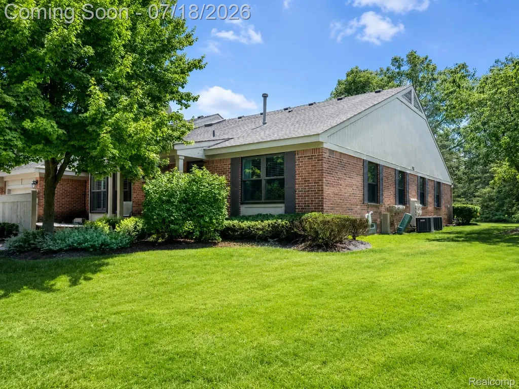 7482 Sheffield West Bloomfield Charter Township MI 48322