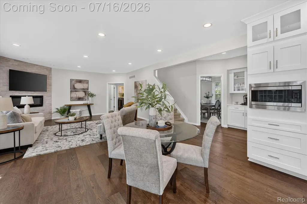 48560 Manhattan Circle Canton Charter Township MI 48188