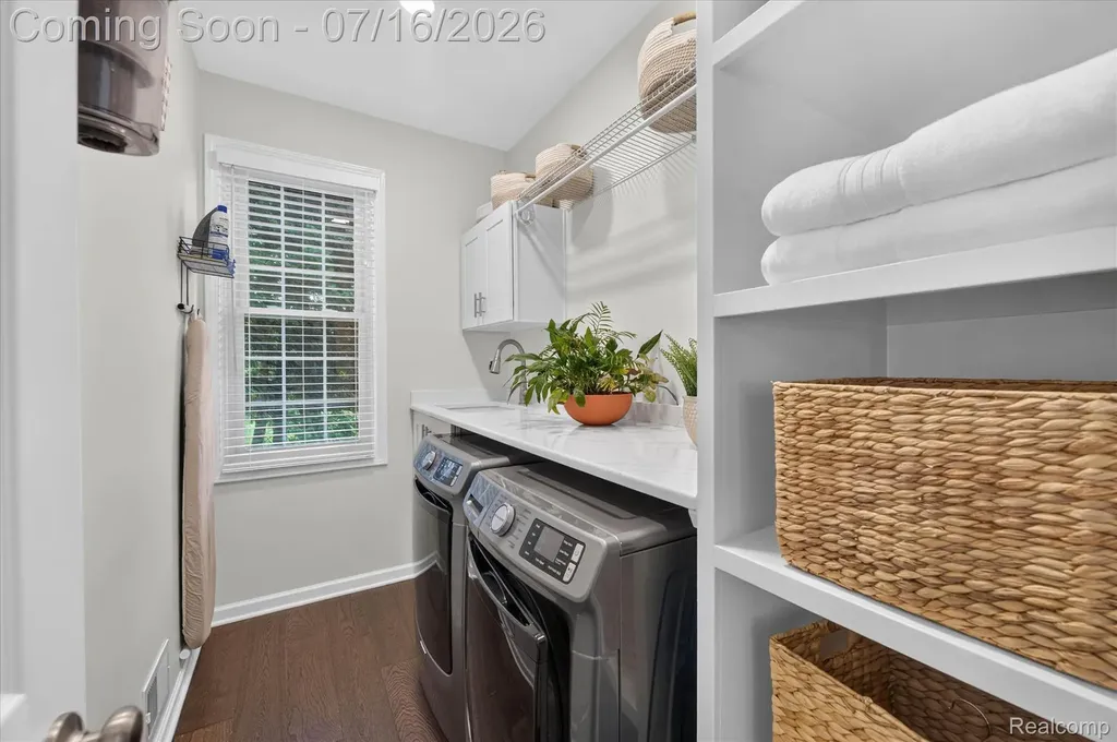 48560 Manhattan Circle Canton Charter Township MI 48188
