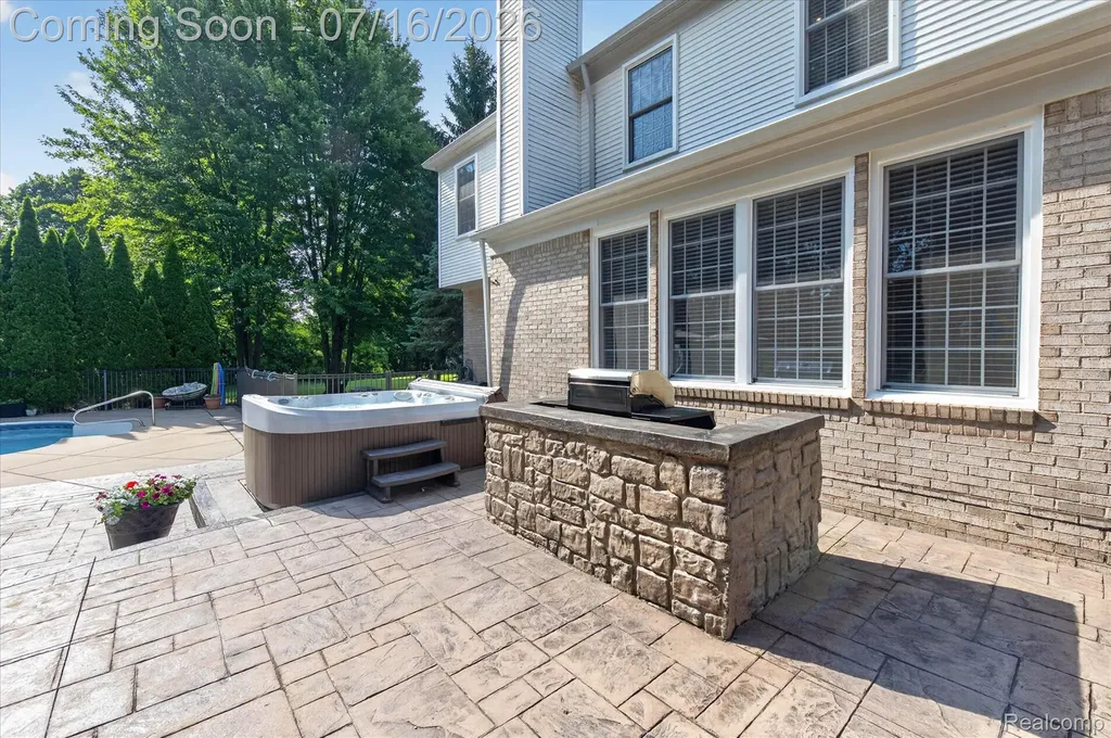 48560 Manhattan Circle Canton Charter Township MI 48188