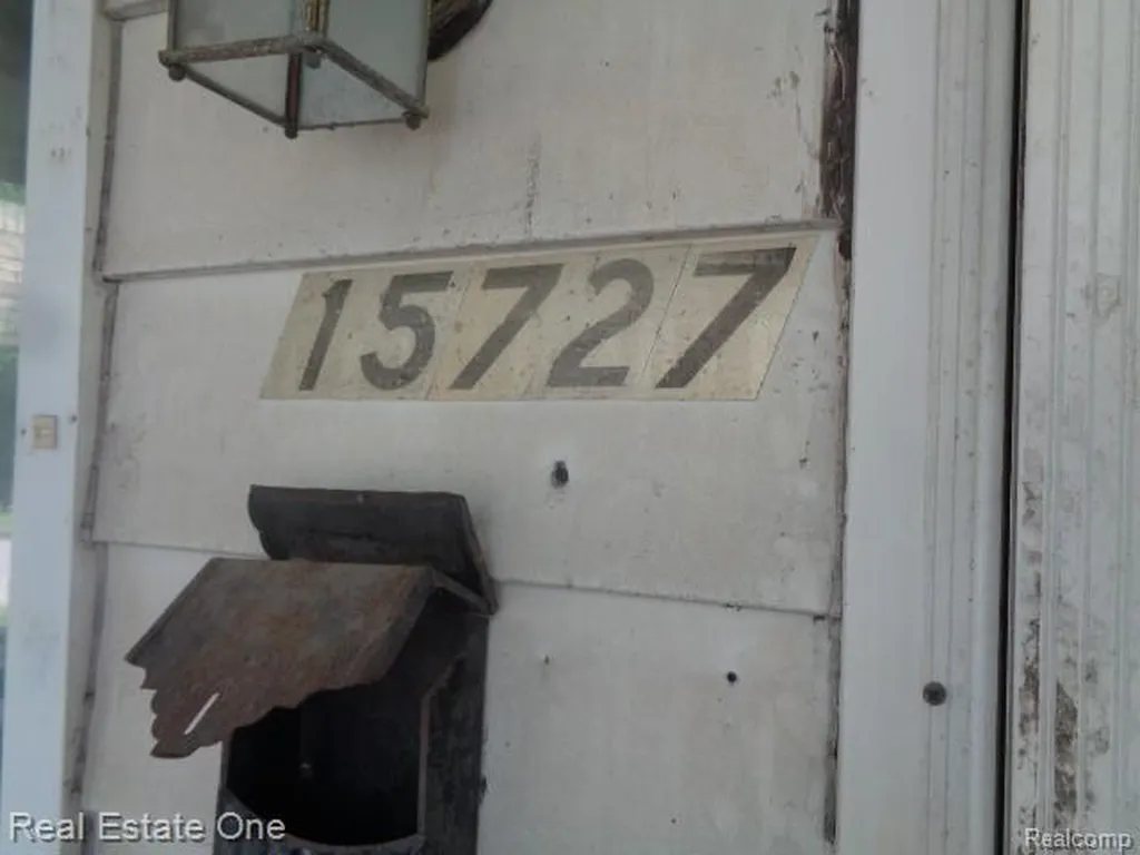 15727 Parkside Street Detroit City MI 48238