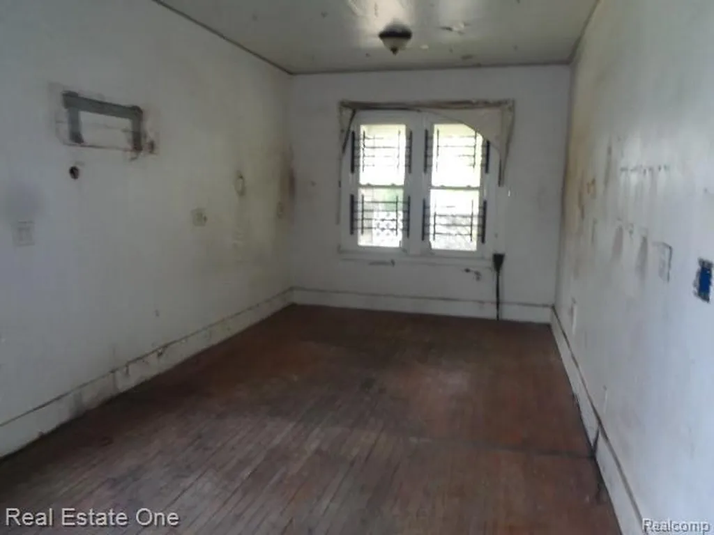 15727 Parkside Street Detroit City MI 48238