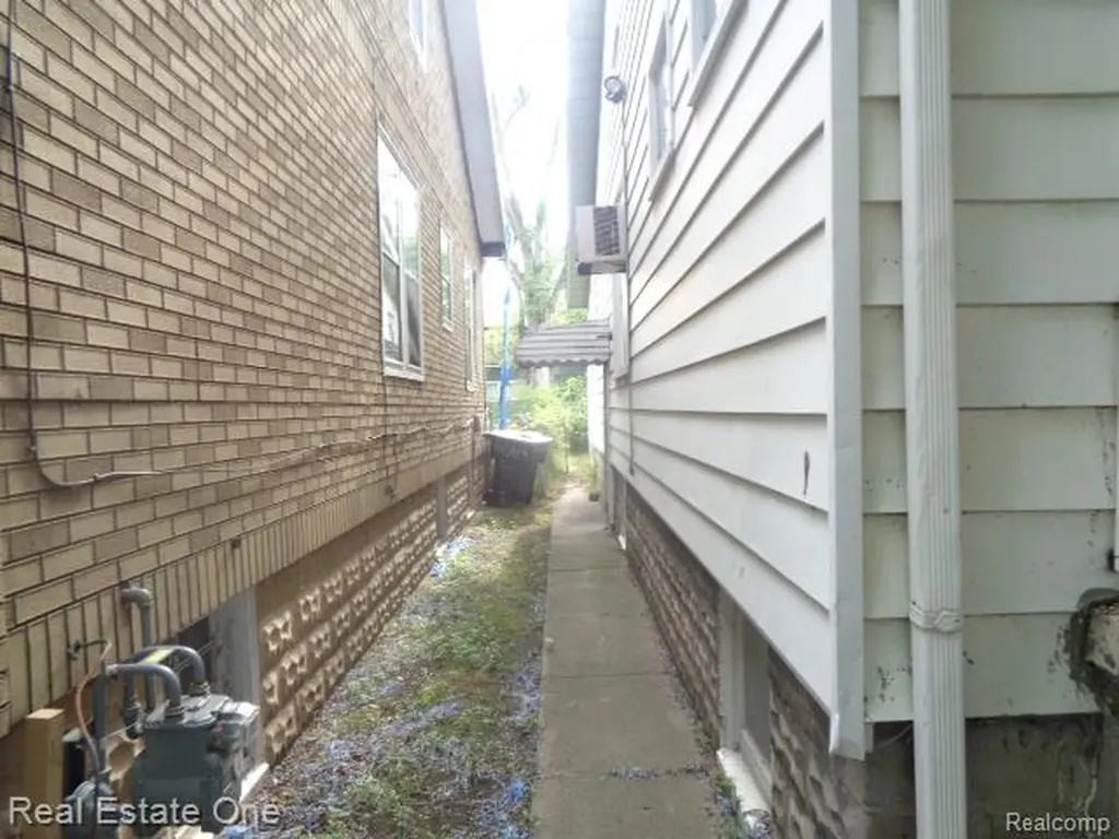 15727 Parkside Street Detroit City MI 48238