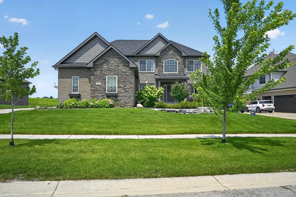 386 Overlook Drive Oxford Charter Township MI 48371