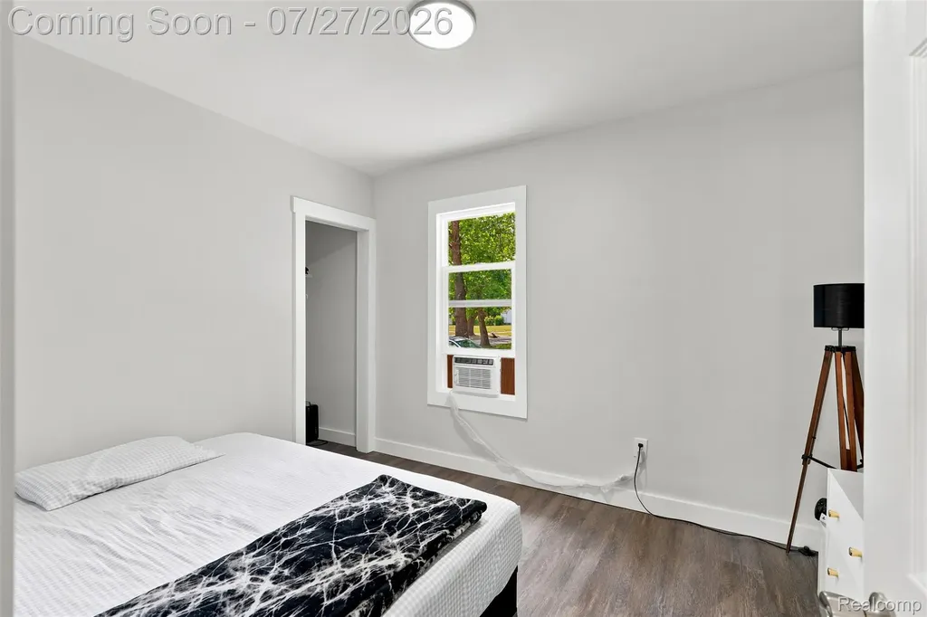 15053 Spring Garden Street Detroit City MI 48205