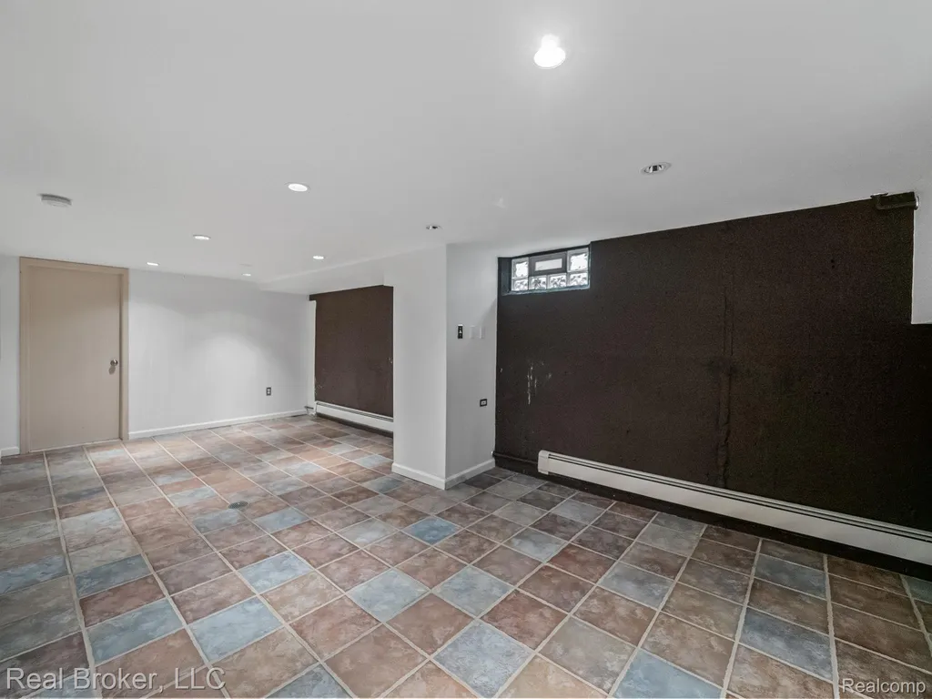 1574 Cole Street Birmingham City MI 48009