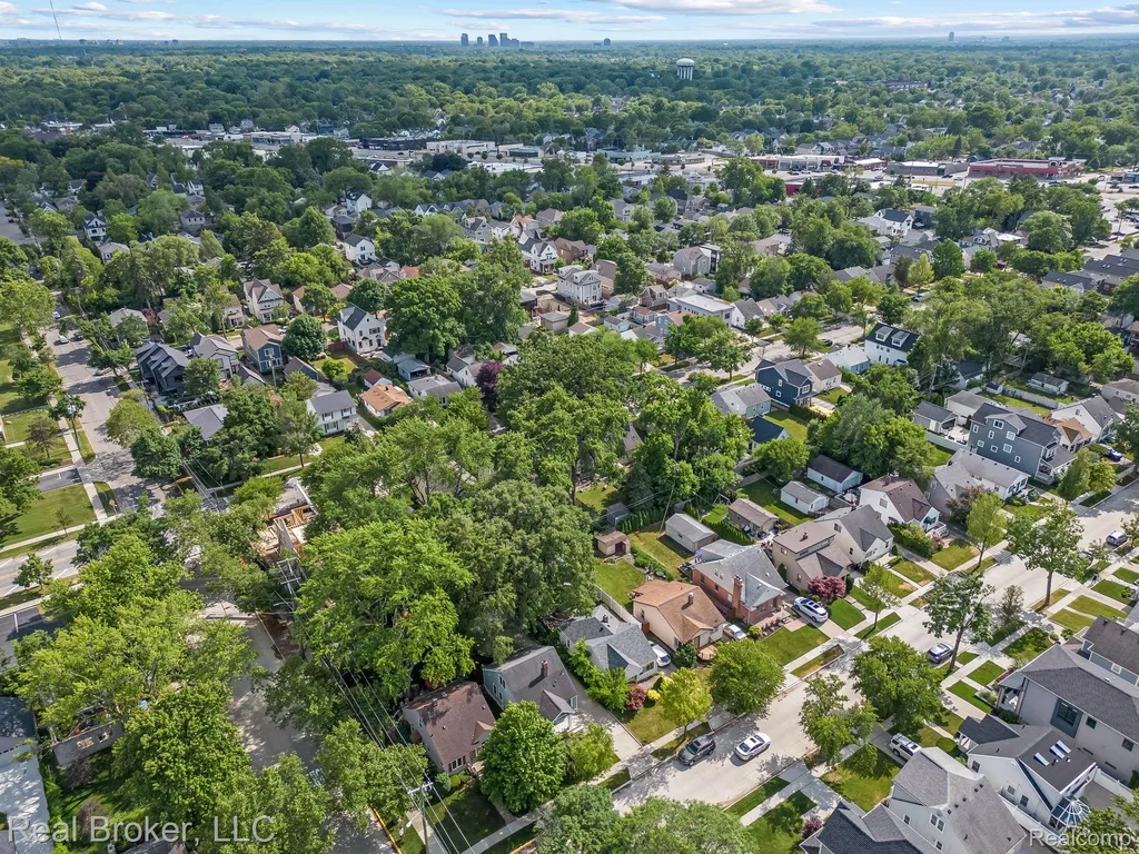 1574 Cole Street Birmingham City MI 48009