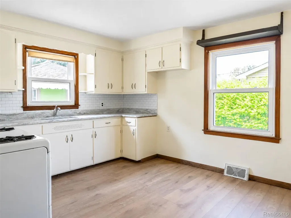 20301 Huron River Drive Rockwood City MI 48173