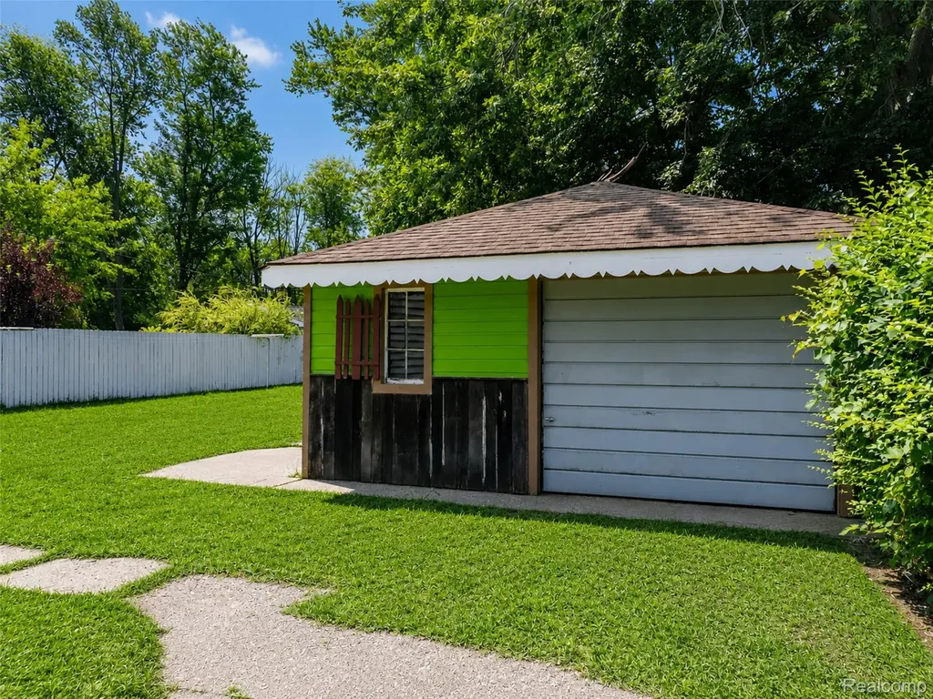 20301 Huron River Drive Rockwood City MI 48173