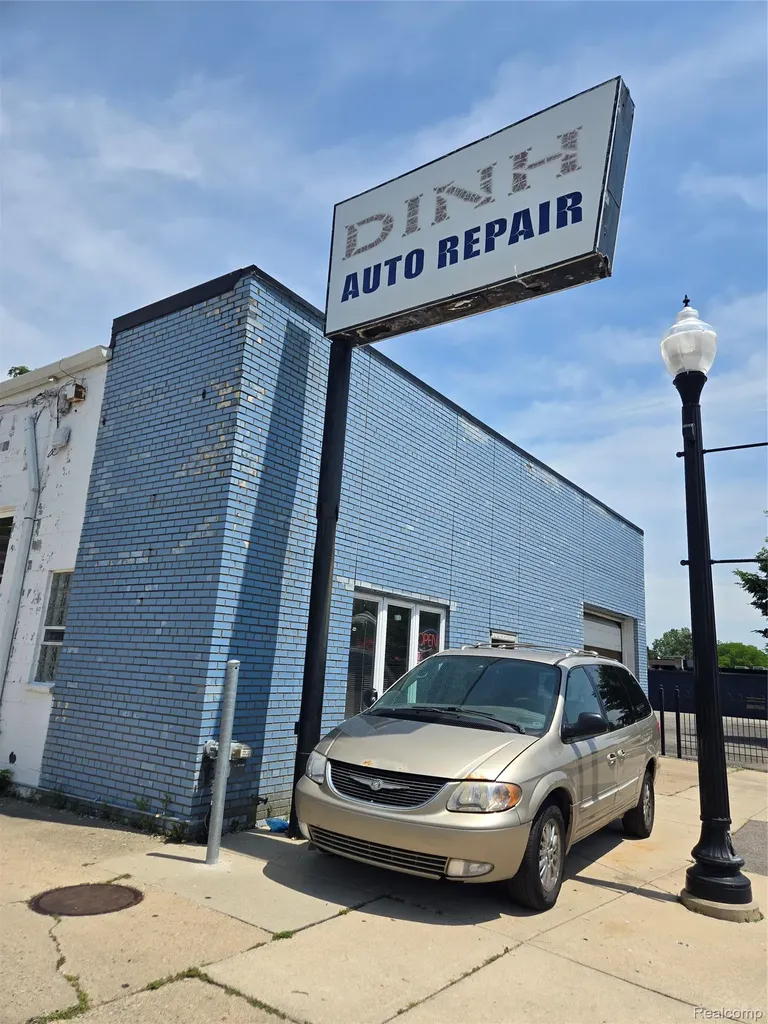 1018 W 9 Mile Road Ferndale City MI 48220