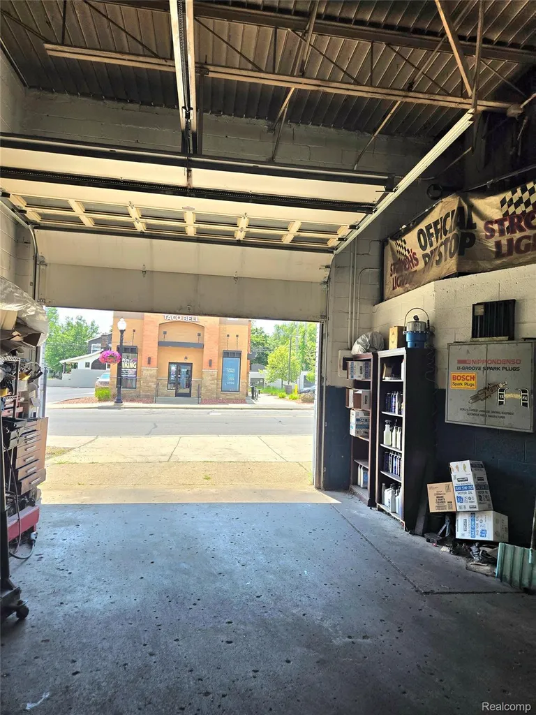 1018 W 9 Mile Road Ferndale City MI 48220