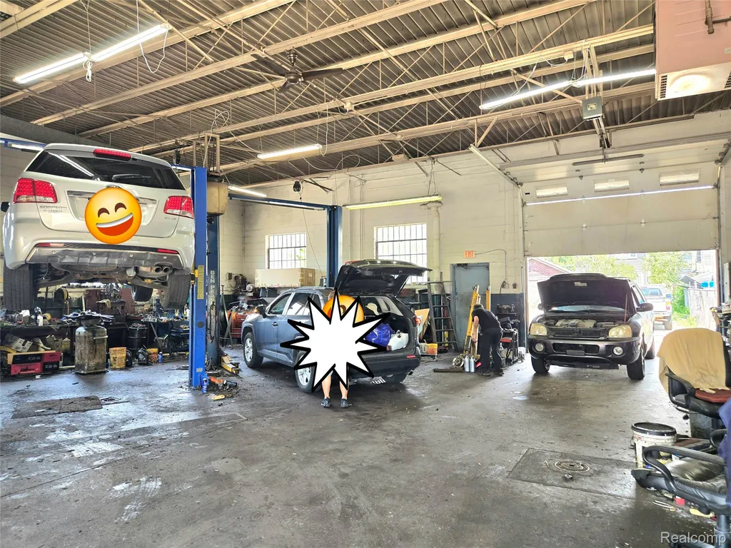 1018 W 9 Mile Road Ferndale City MI 48220