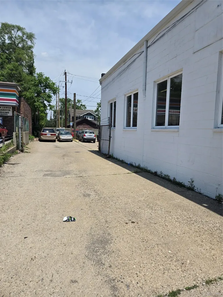 1018 W 9 Mile Road Ferndale City MI 48220