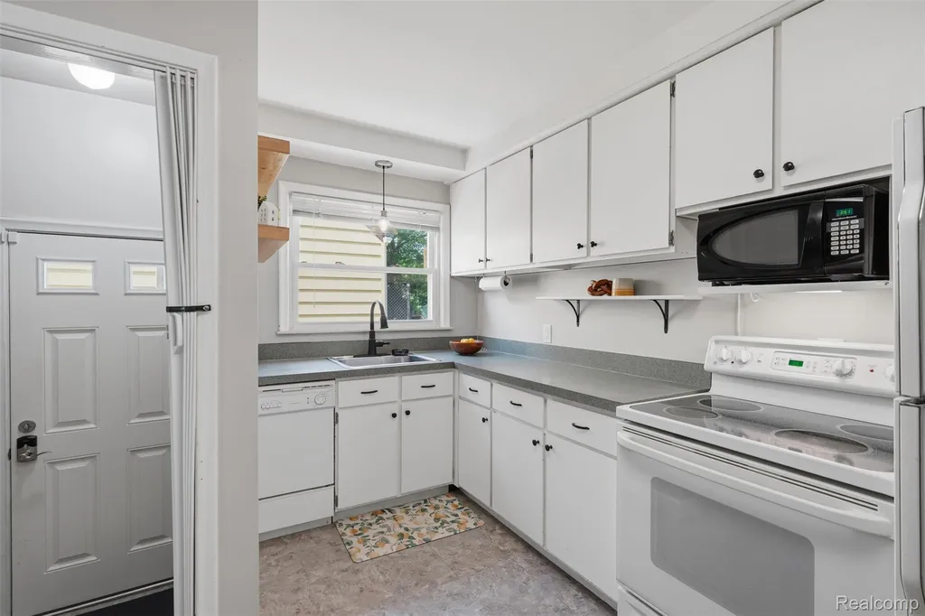 4108 Edgar Avenue Royal Oak City MI 48073