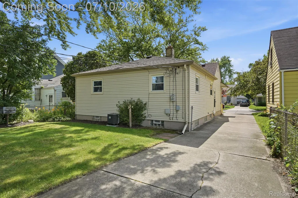 4108 Edgar Avenue Royal Oak City MI 48073