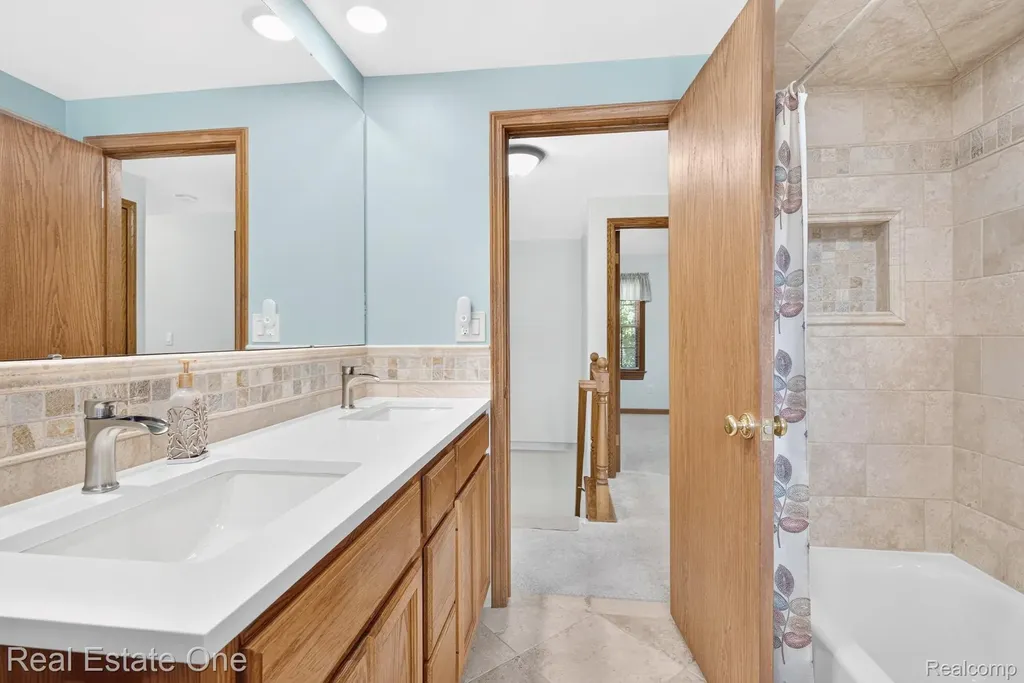 47380 Savannah Drive Macomb Township MI 48044