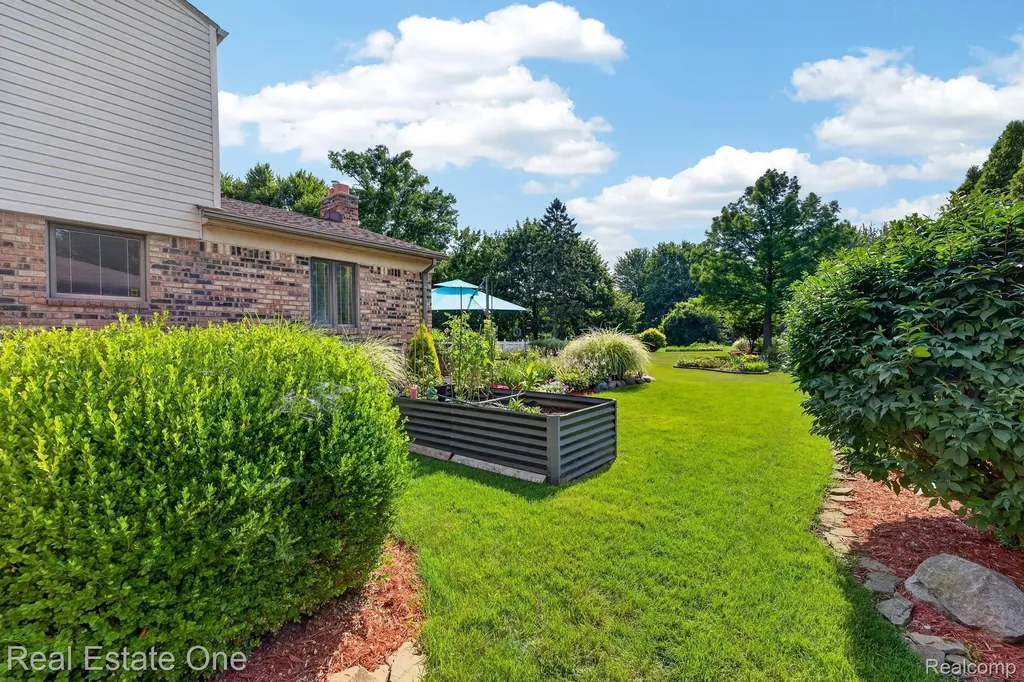 47380 Savannah Drive Macomb Township MI 48044