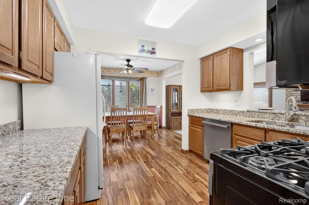 47380 Savannah Drive Macomb Township MI 48044
