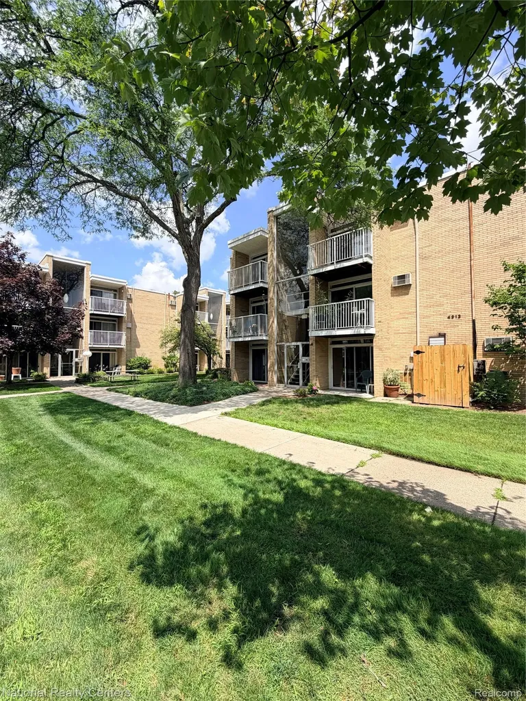 4913 Crooks Road Royal Oak City MI 48073