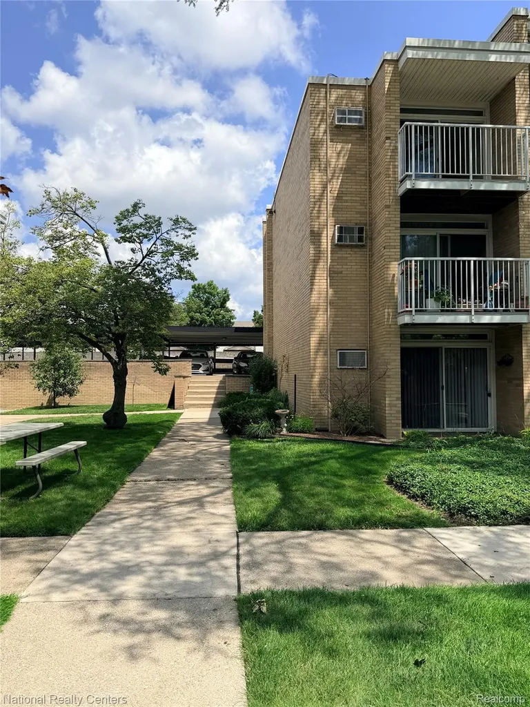 4913 Crooks Road Royal Oak City MI 48073