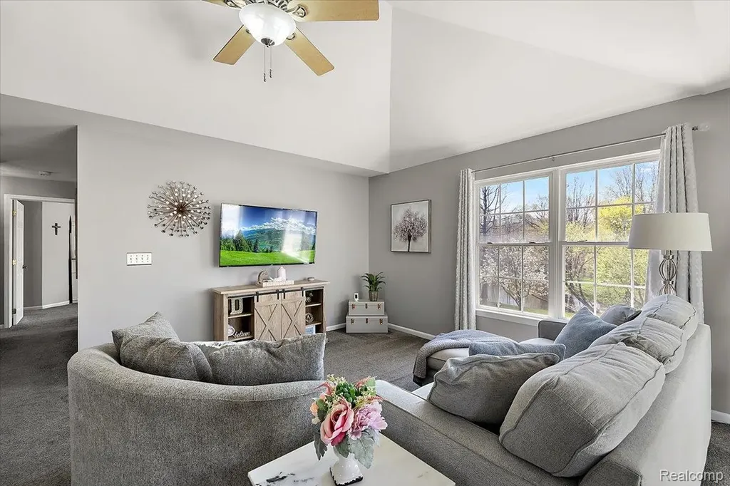 2880 Cottonwood Drive Waterford Charter Township MI 48328