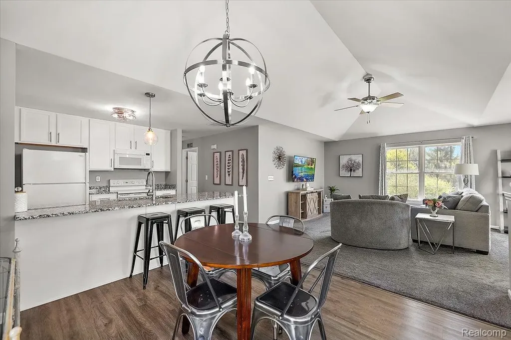 2880 Cottonwood Drive Waterford Charter Township MI 48328
