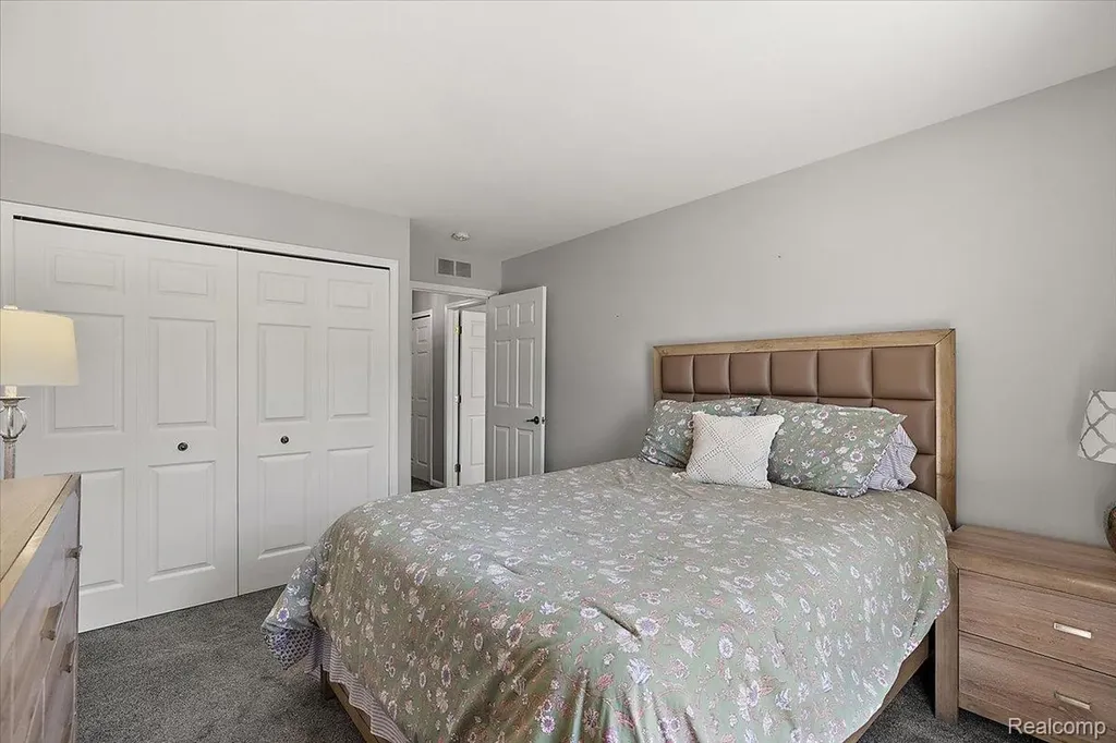 2880 Cottonwood Drive Waterford Charter Township MI 48328