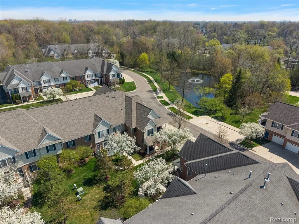 2880 Cottonwood Drive Waterford Charter Township MI 48328