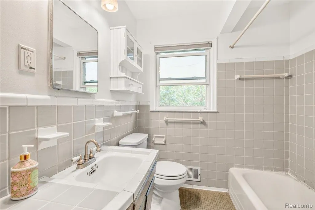 11802 Columbia Redford Charter Township MI 48239