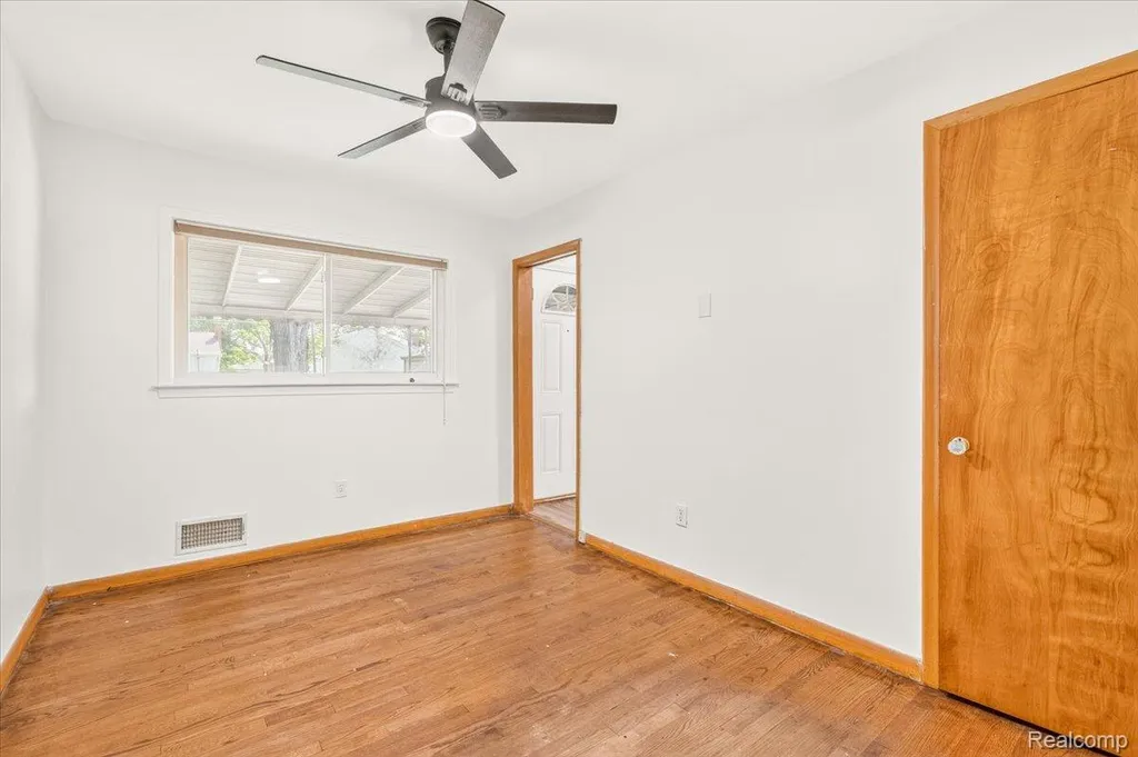 11802 Columbia Redford Charter Township MI 48239