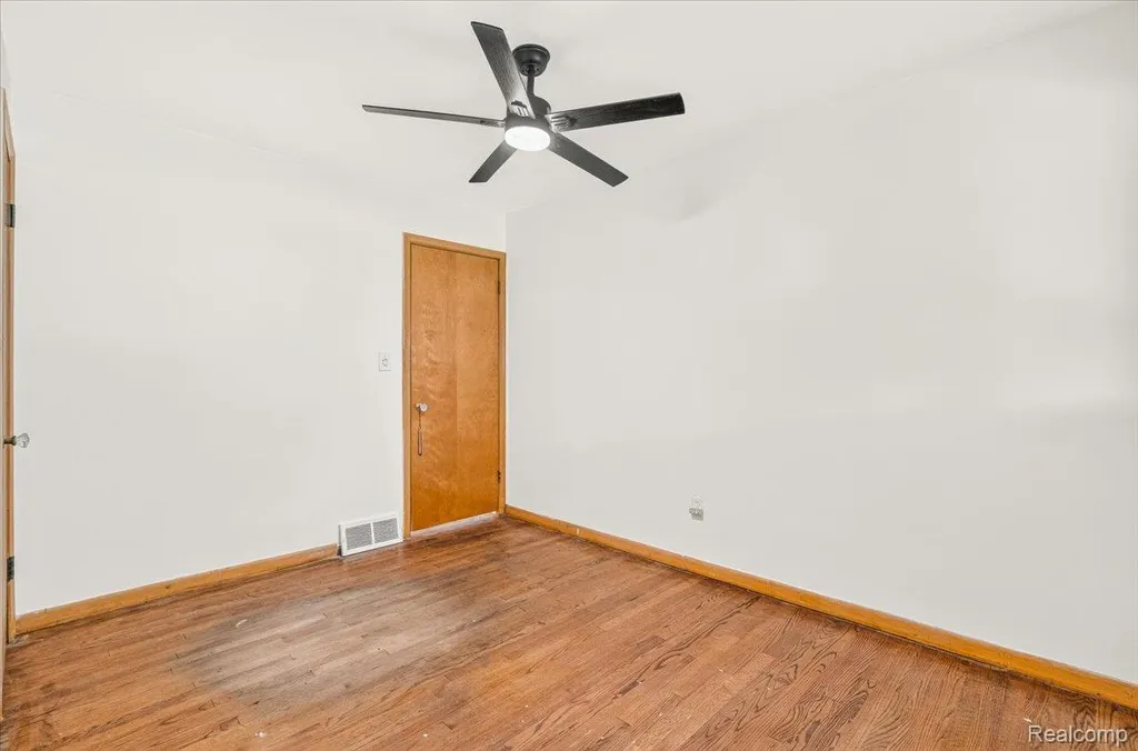 11802 Columbia Redford Charter Township MI 48239