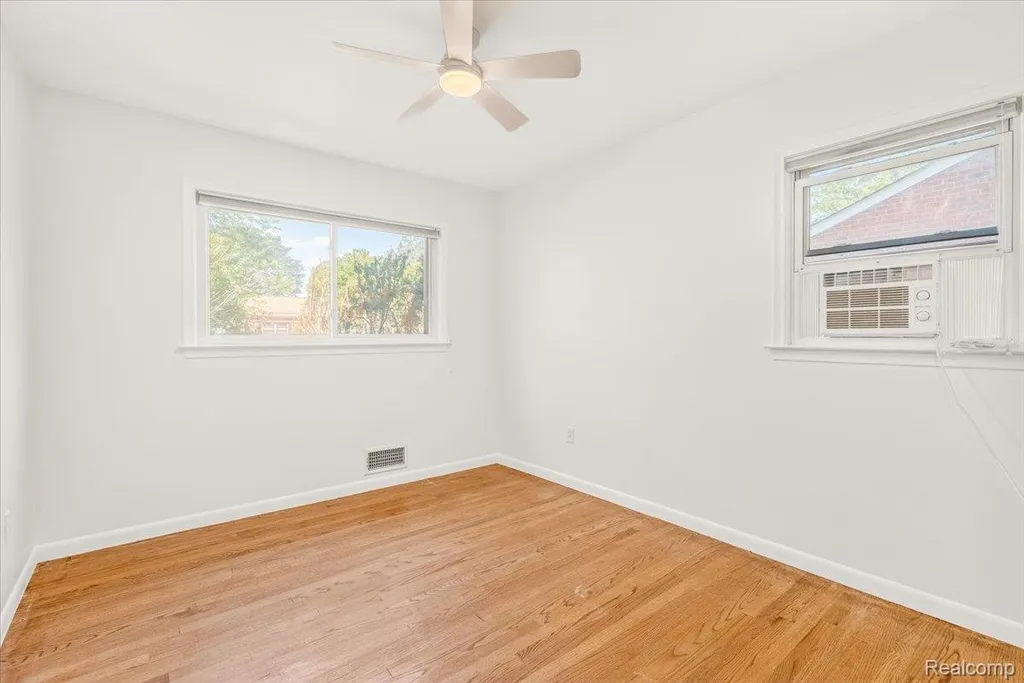11802 Columbia Redford Charter Township MI 48239