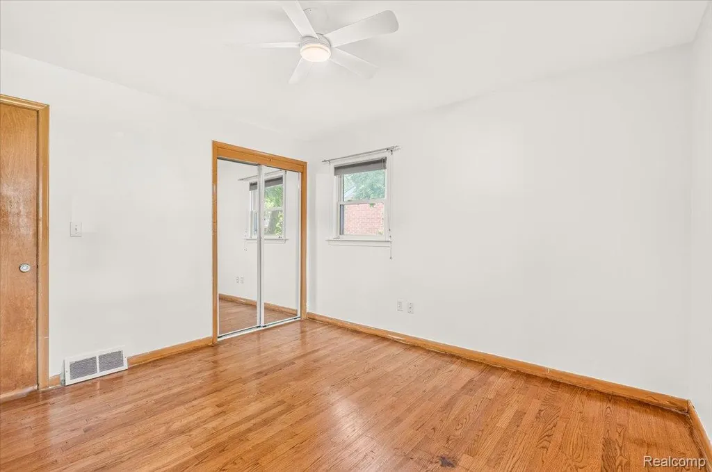 11802 Columbia Redford Charter Township MI 48239