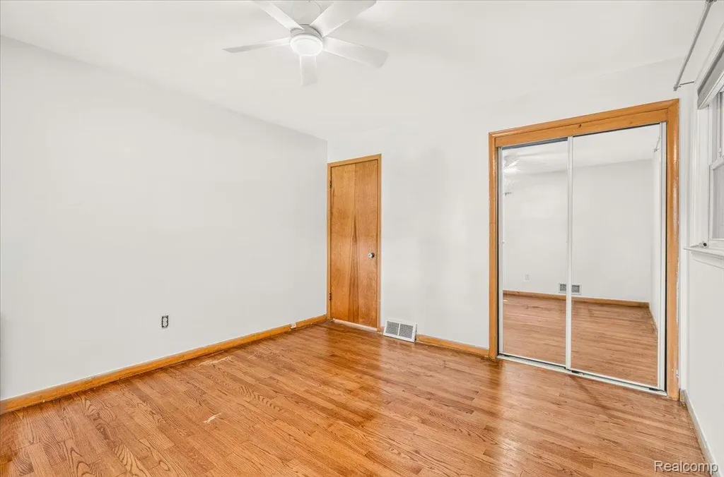 11802 Columbia Redford Charter Township MI 48239