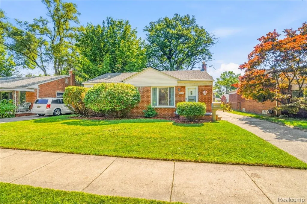 11802 Columbia Redford Charter Township MI 48239