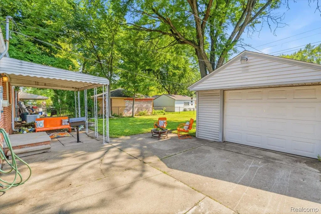 11802 Columbia Redford Charter Township MI 48239