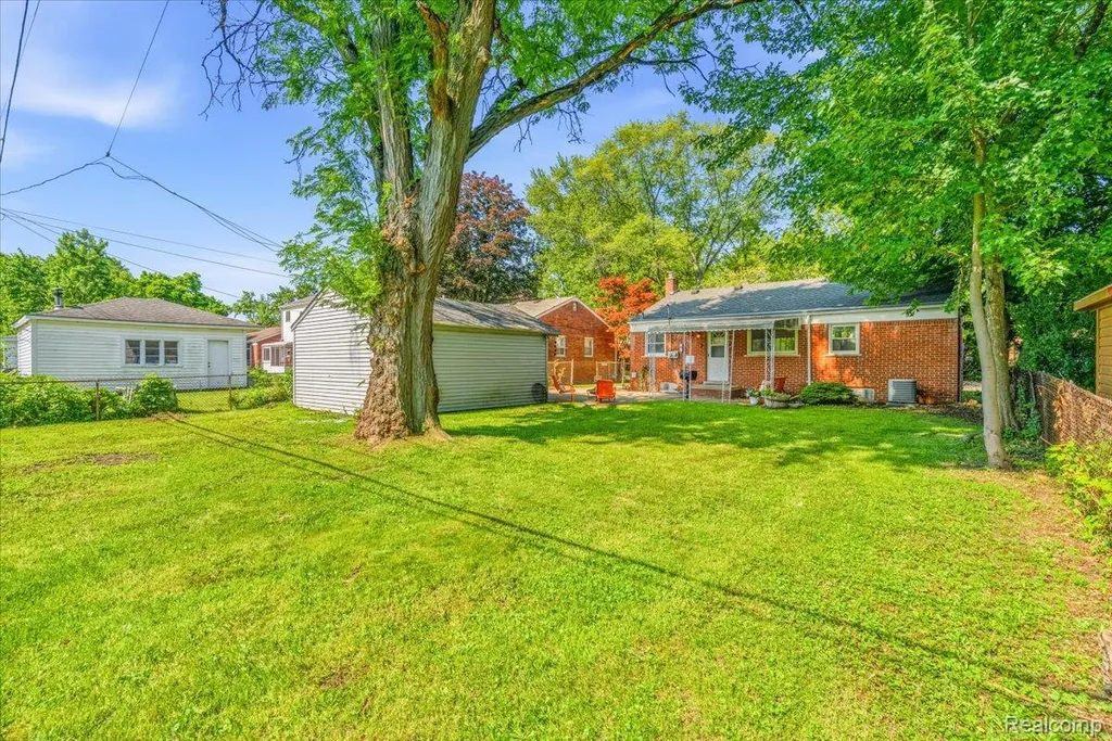 11802 Columbia Redford Charter Township MI 48239