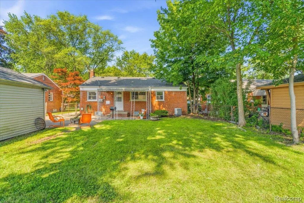 11802 Columbia Redford Charter Township MI 48239