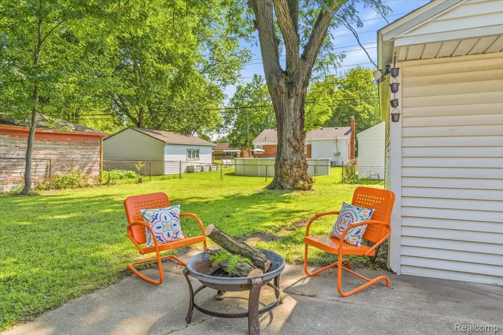 11802 Columbia Redford Charter Township MI 48239